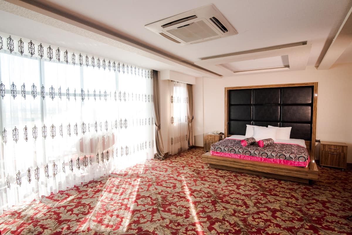 Egyptian cotton sheets, premium bedding, minibar, in-room safe