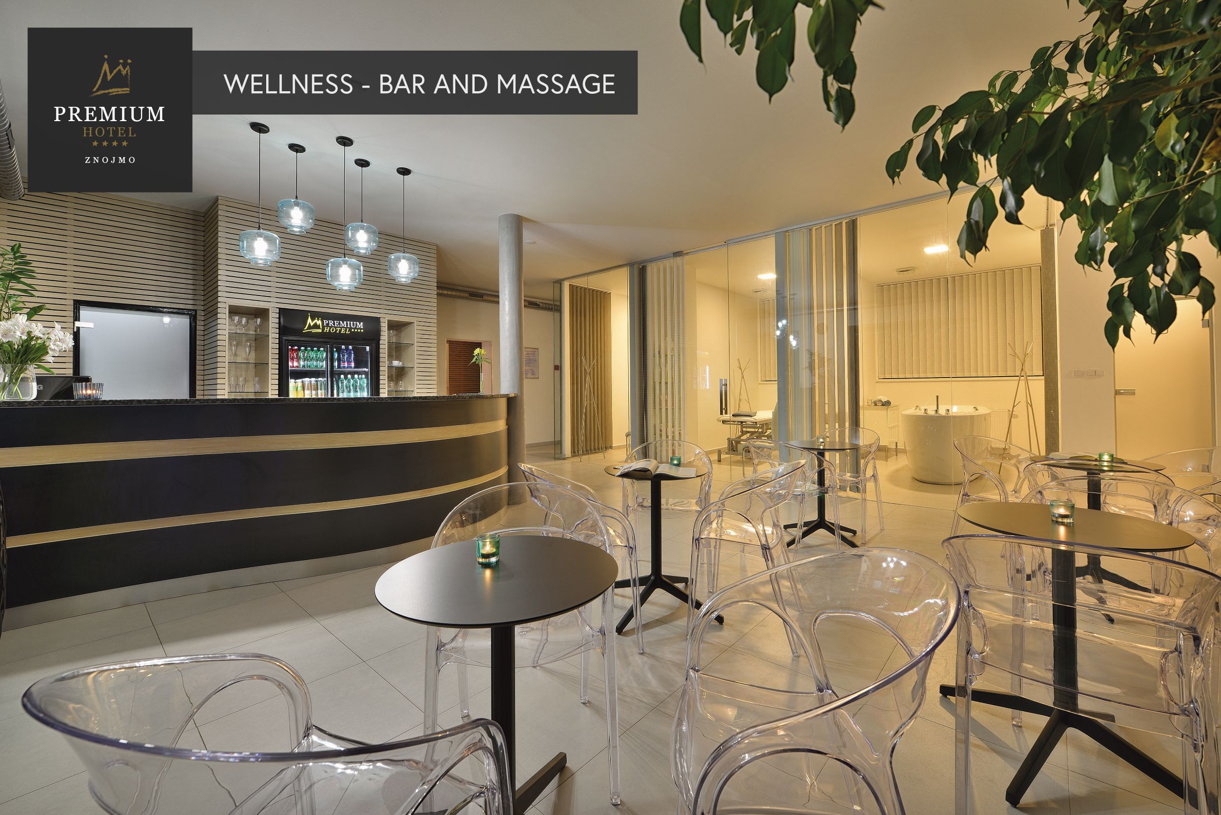 Eine Wellnessbar und Massageliege mit transparenten Stühlen und Tischen, einem Empfangsbereich und einem modernen Interieur.