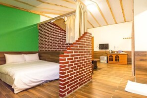 Room (8-Person) | Desk, blackout drapes, free WiFi - Don't Leave Fun (Guanshan)