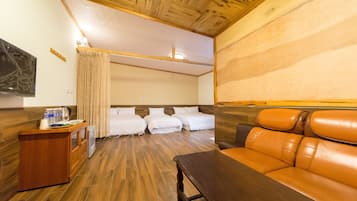 Quarto (5-Person) | Escrivaninha, cortinas blackout, Wi-Fi de cortesia
