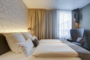 Ropa de cama de alta calidad, escritorio y sistema de insonorización 