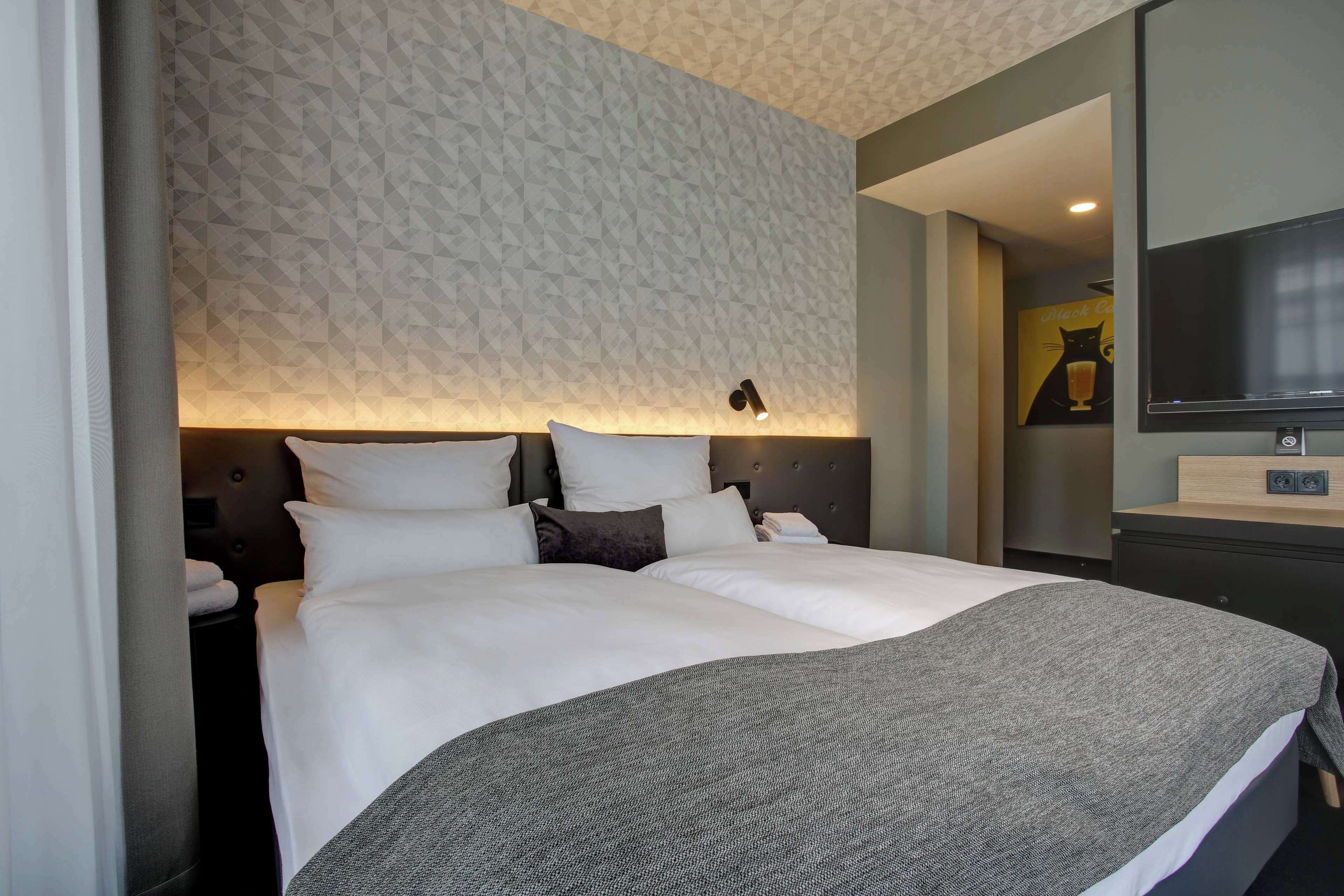 Habitación Confort, 1 cama doble | Ropa de cama de alta calidad, escritorio, sistema de insonorización