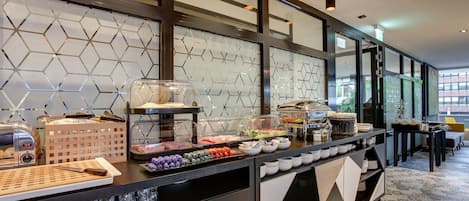 Päivittäinen buffetaamiainen (18.00 EUR per henkilö)