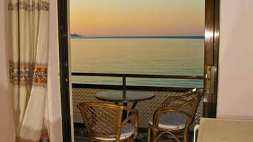 Habitación doble estándar, 1 cama matrimonial, vista a la playa | Insonorización y wifi gratis