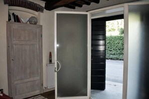 Apartment, 2 Bedrooms (Casa Osteria) | 2 bedrooms, individually decorated, individually furnished, desk - Casa Osteria (Lucca)