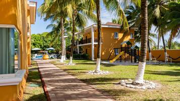Guests can enjoy a tranquil atmosphere and scenic views from the balcony.