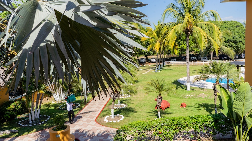 Hotel Cayman Suites — Monterrico
