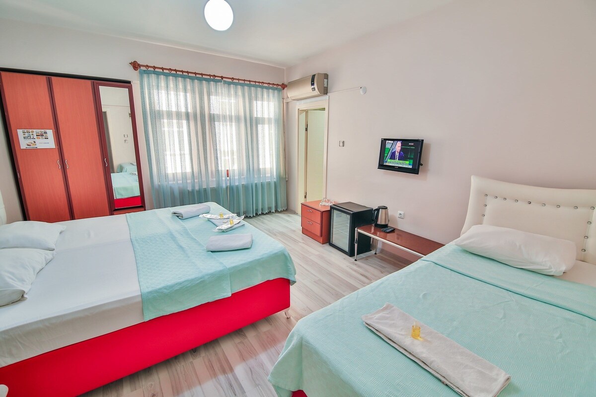 Classic Quadruple Room, 1 Bedroom, Ensuite, City View | Minibar, desk, free WiFi