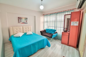 Camera con letto matrimoniale o 2 letti singoli, vista città | Vista dalla camera