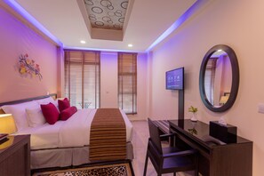 Minibar, in-room safe, desk, soundproofing - The Avenue and Spa (Hulhumalé)