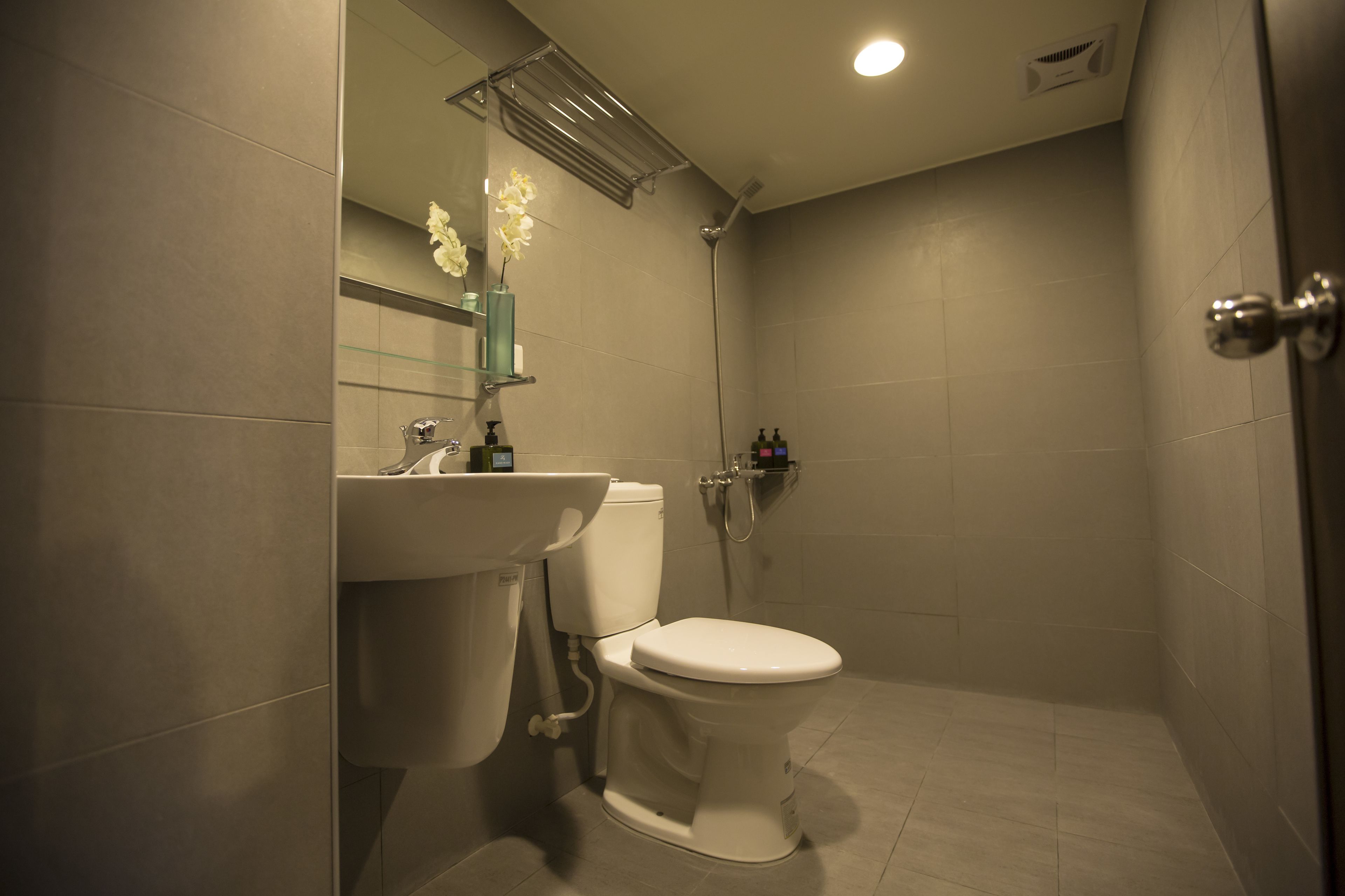 Shower, free toiletries, hair dryer, slippers