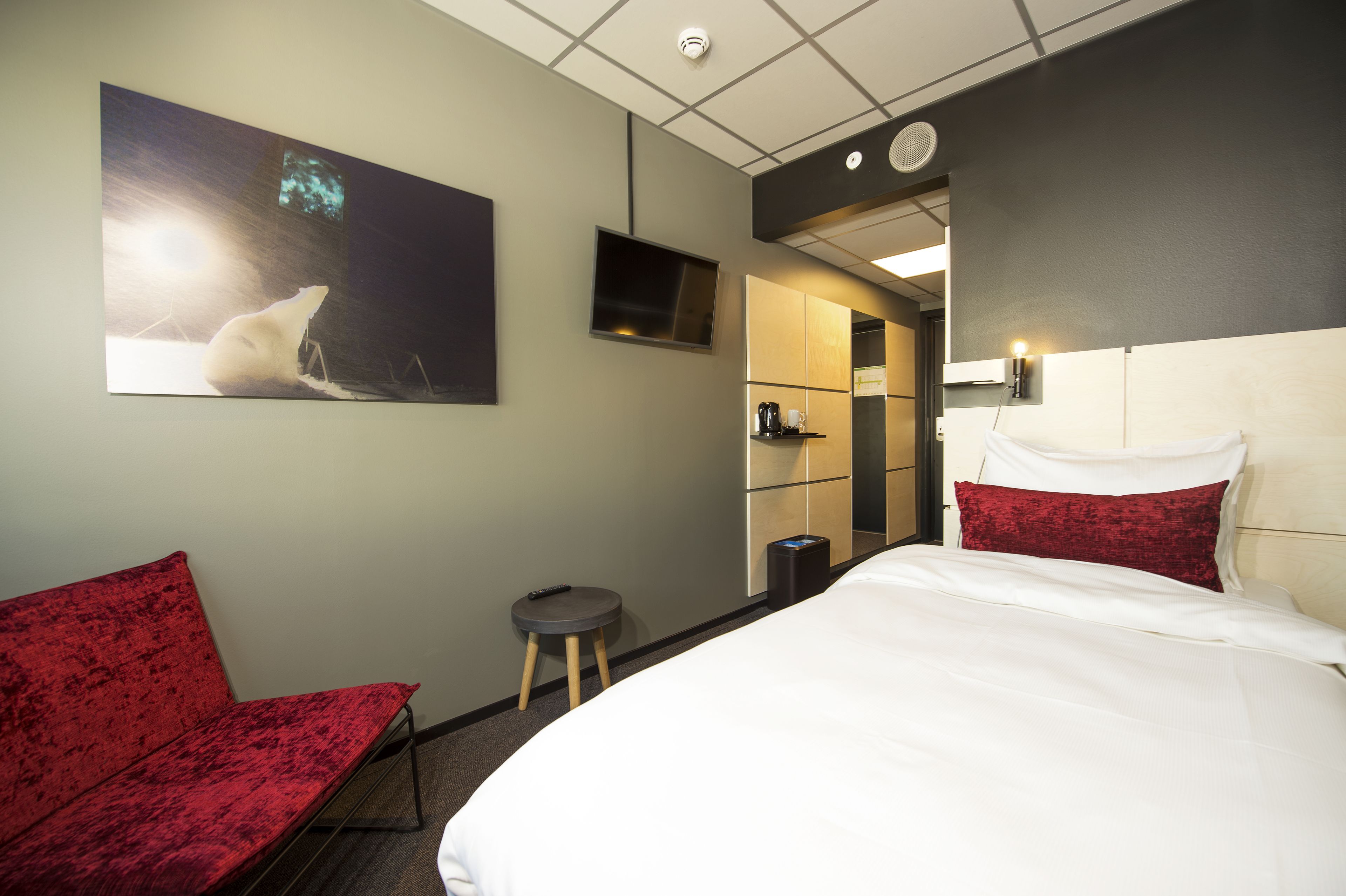 standard single room | blackout curtains, soundproofing, iron/ironing board, free wifi