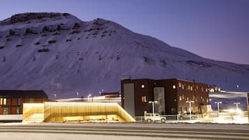 Experience the serene beauty of a mountain retreat at this modern establishment.