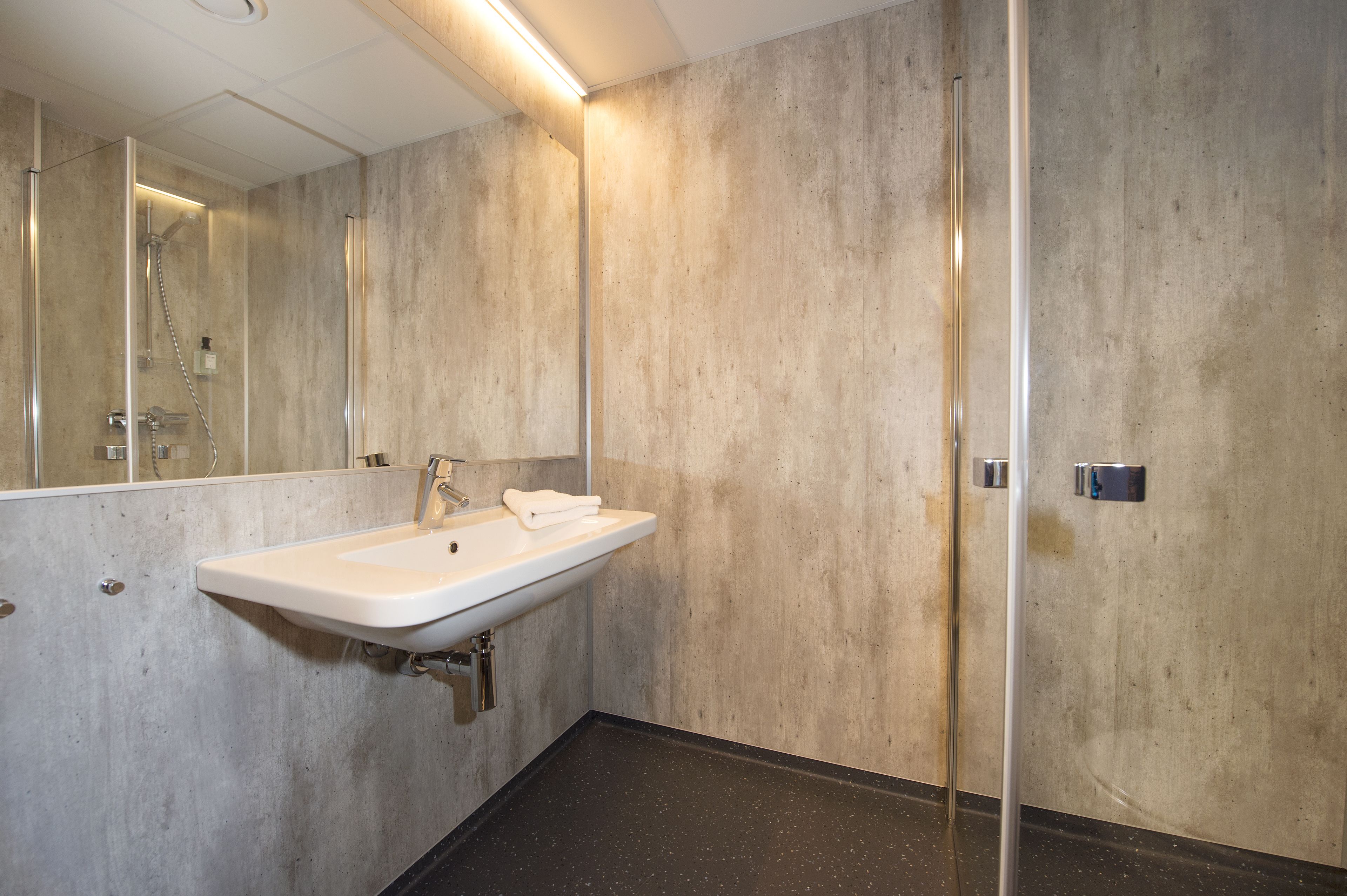 standard single room | bathroom | shower, free toiletries, hair dryer, towels