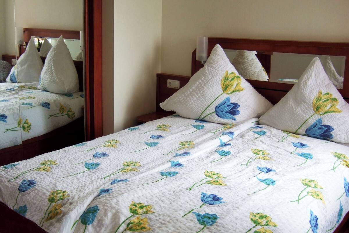 Comfort Suite, Balcony | 1 bilik tidur, peralatan tempat tidur hipoalergenik, cadar katil