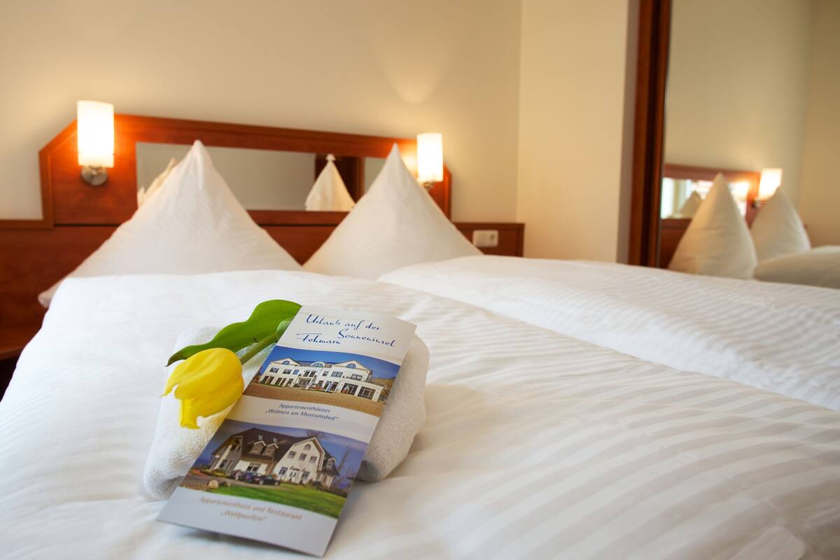 1 bedroom, hypo-allergenic bedding, bed sheets