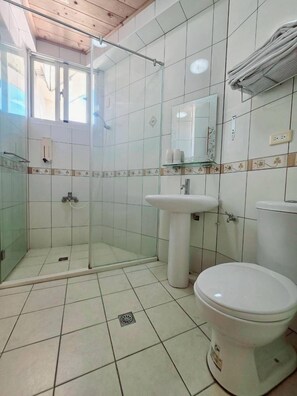Luxury Room | Bathroom