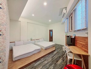 Firemannsrom – familie, ikke-røyk, eget bad | Individuelt innredet, blendingsgardiner, lydisolert og wi-fi (inkludert)