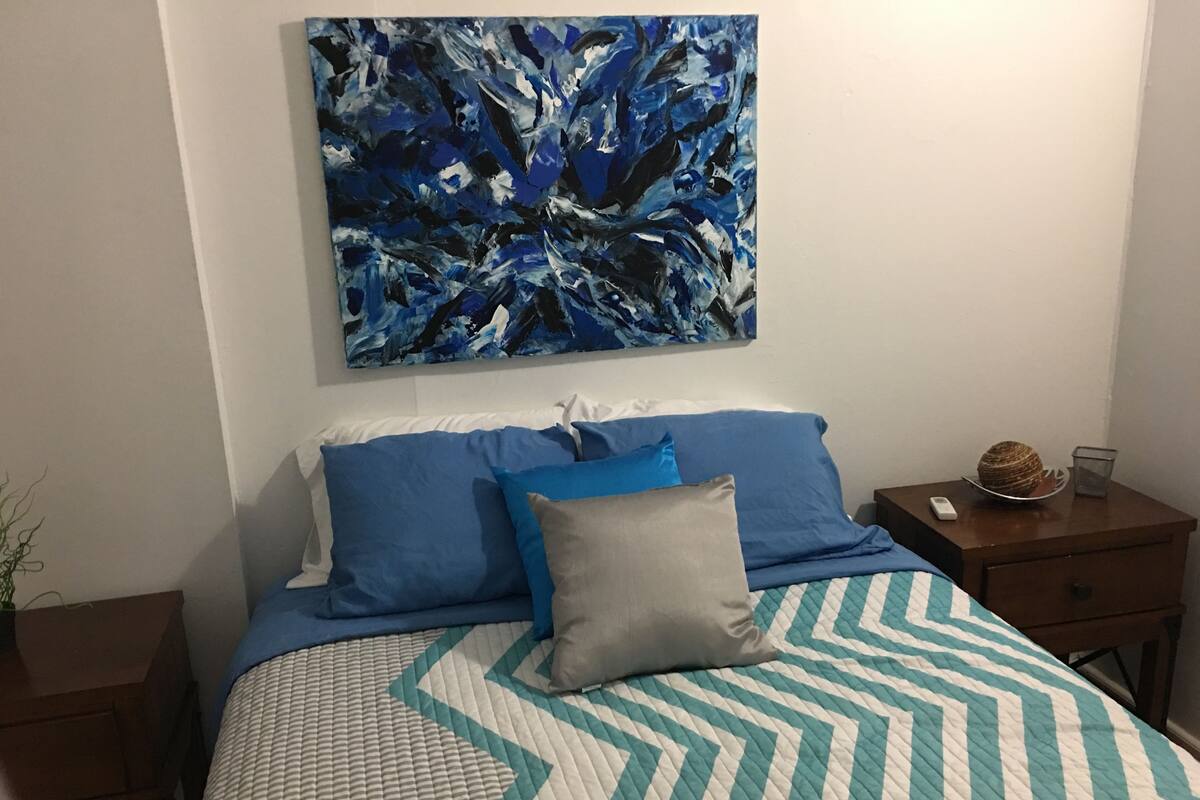 Basic Studio | Iron/ironing board, cots/infant beds, rollaway beds, free WiFi