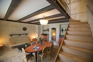 Apartment, 2 Schlafzimmer | Wohnbereich | Flachbildfernseher