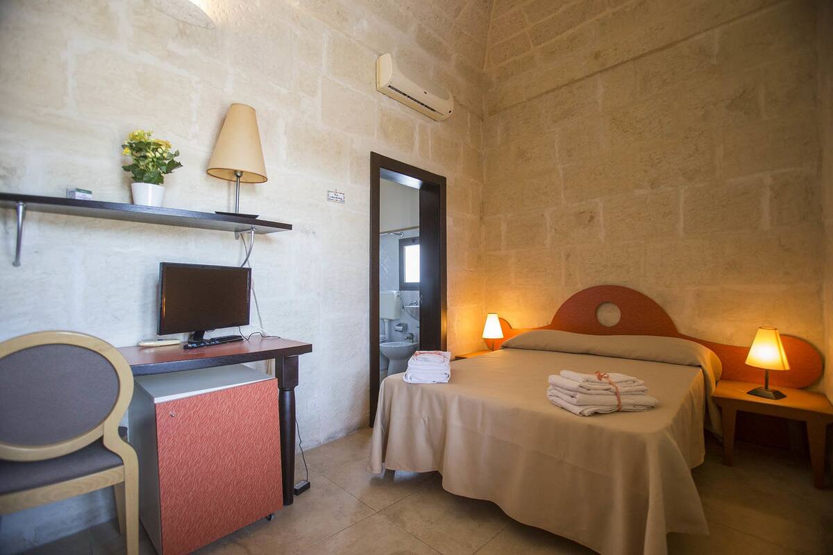 Double Room | Individually decorated, individually furnished, desk, blackout drapes