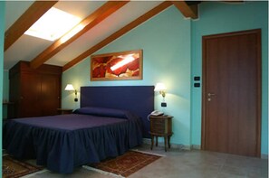 Schreibtisch, kostenloses WLAN, Bettwäsche