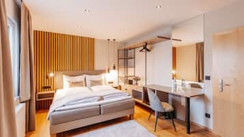 Deluxe Studio, 1 Bedroom, Garden Area | Down comforters, in-room safe, individually decorated, desk