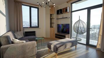 1BDR Apartment on Abovyan 35/1 | Skrivebord for bærbar PC, lydisolert og strykejern/-brett