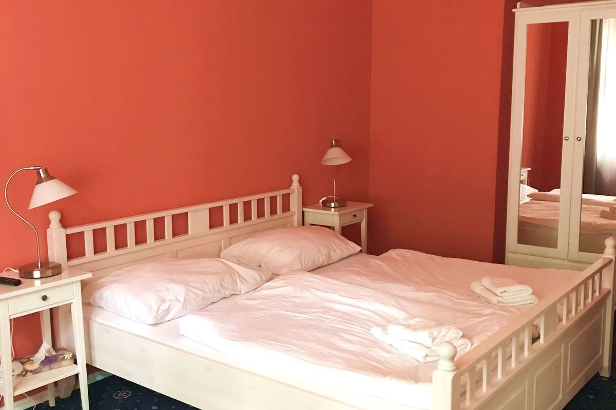 Standard Apartment (Room 5) | 1 bedroom, desk, iron/ironing board, rollaway beds