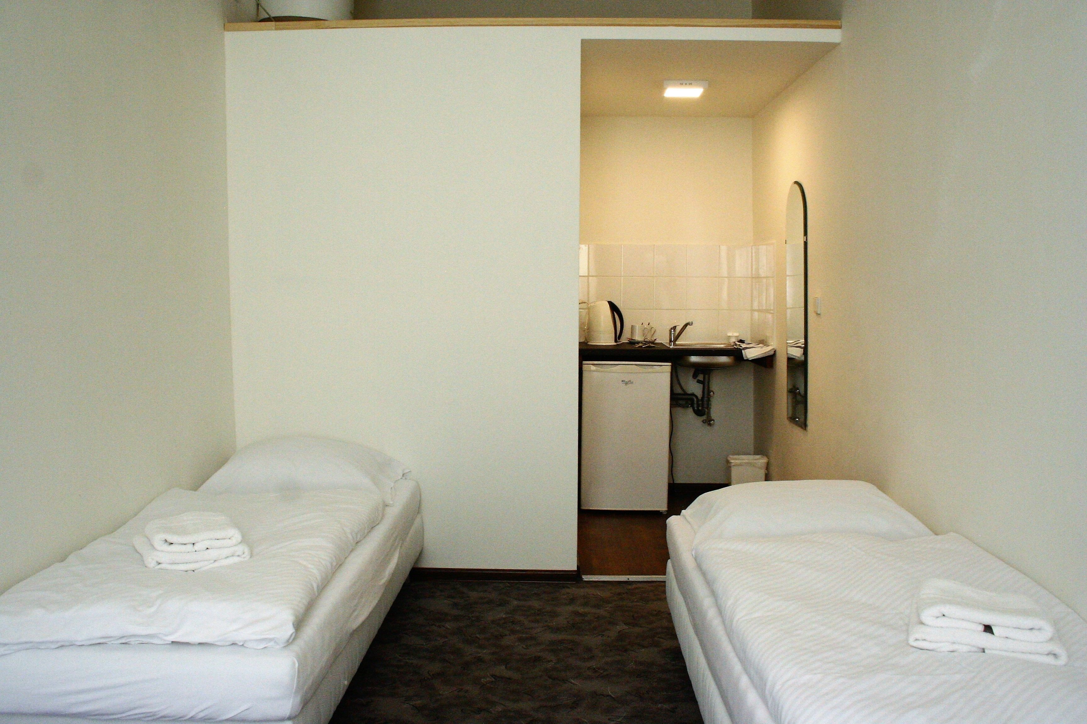 standard double or twin room | desk, iron/ironing board, rollaway beds, free wifi