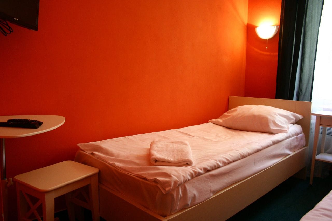 economy twin room (room 4) | desk, iron/ironing board, rollaway beds, free wifi