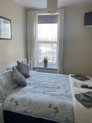 Free WiFi, bed sheets - Ivydene Guest House (Skegness)