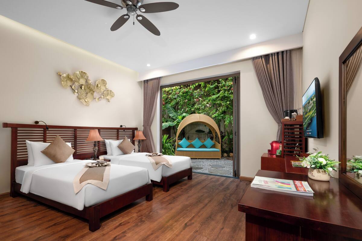 Deluxe Double or Twin Room, Bathtub, Garden View (Private Garden) | Pillowtop beds, minibar (some free items), in-room safe, desk