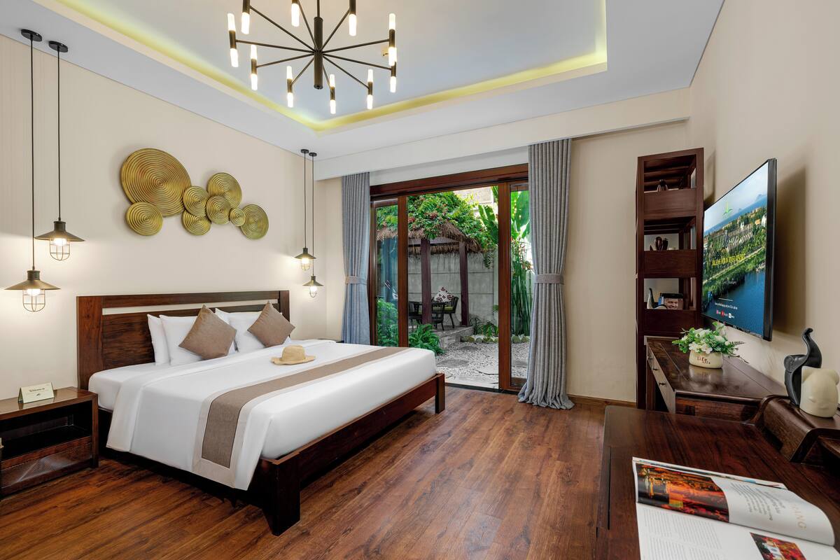 Sense Suite, Private Pool | Pillowtop beds, minibar (some free items), in-room safe, desk
