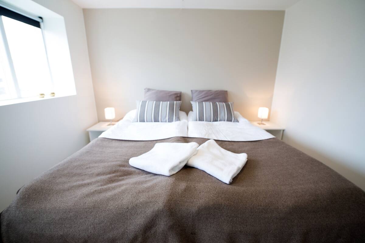 Kamer, 1 twee- of 2 eenpersoonsbedden | Gratis babybedden, extra bedden, gratis wifi, beddengoed