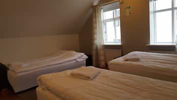 Habitación cuádruple | Cunas gratuitas, camas extra, wifi gratis y ropa de cama