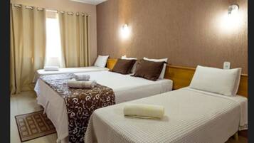 Frigobar, escrivaninha, cortinas blackout, Wi-Fi de cortesia