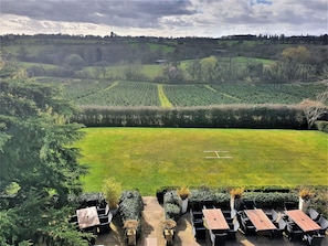 Vista frontal de la propiedad