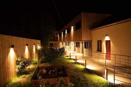 Exterior. Logis Hôtel La Corne d'Abondance