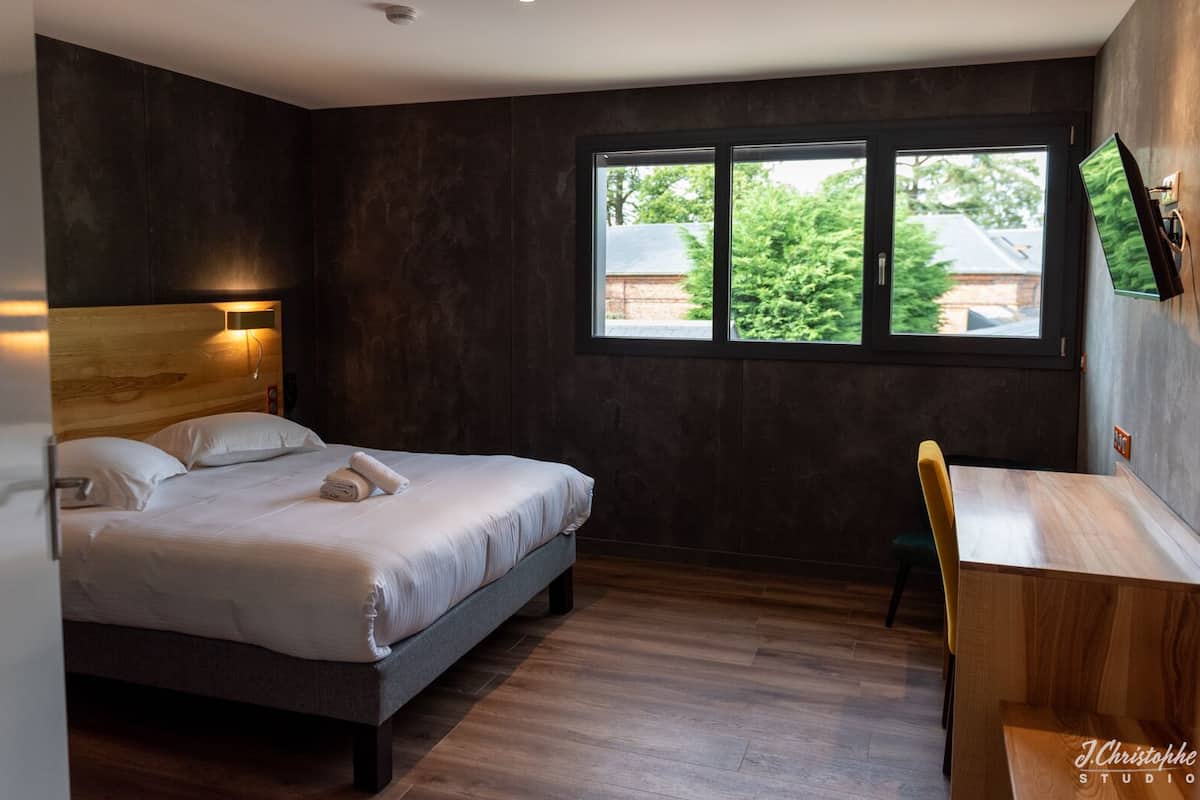 individually decorated, individually furnished, desk, soundproofing