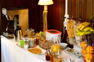 Desayuno de autoservicio todos los días (con cargo)