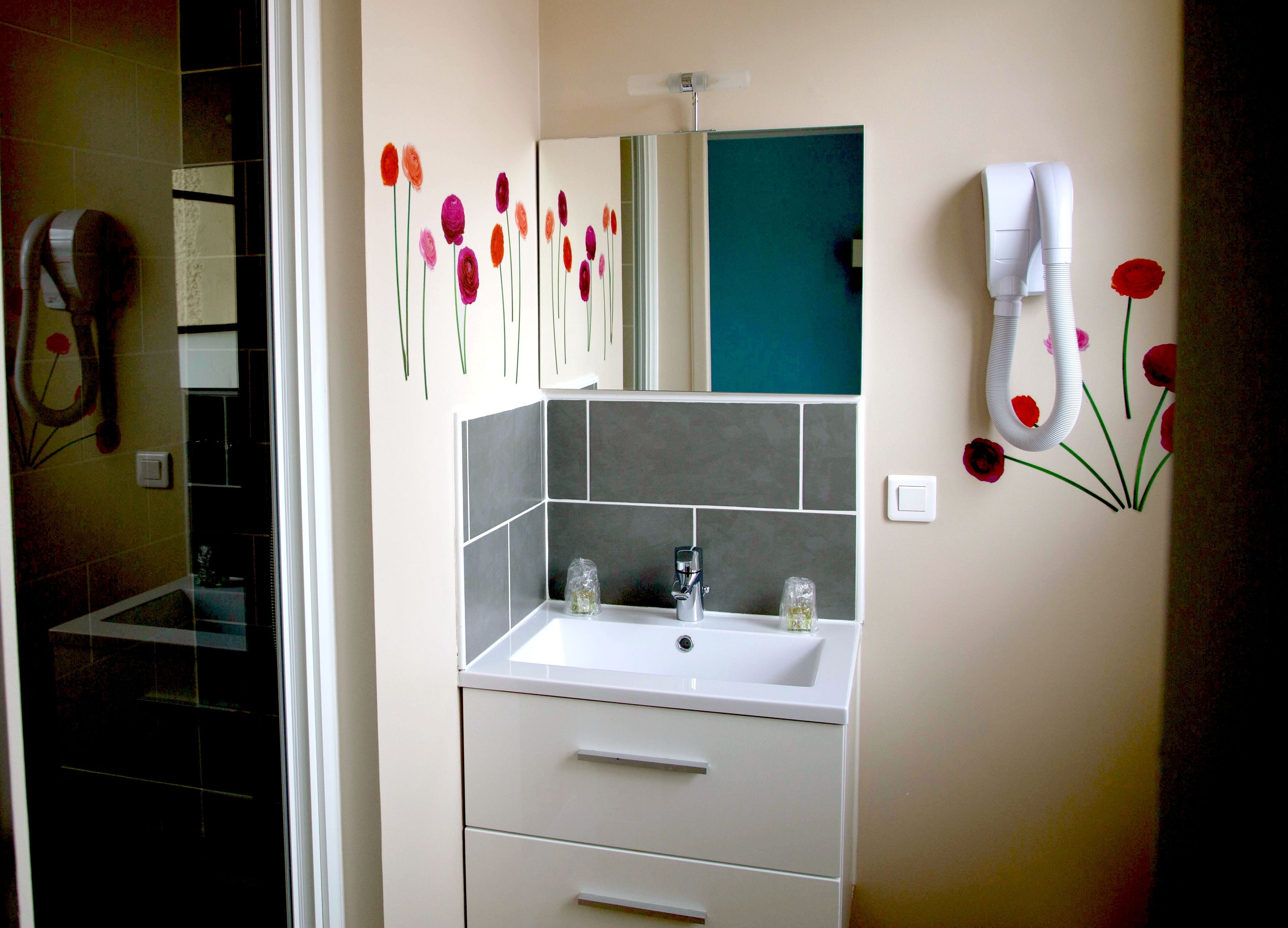 individually decorated, individually furnished, desk, soundproofing