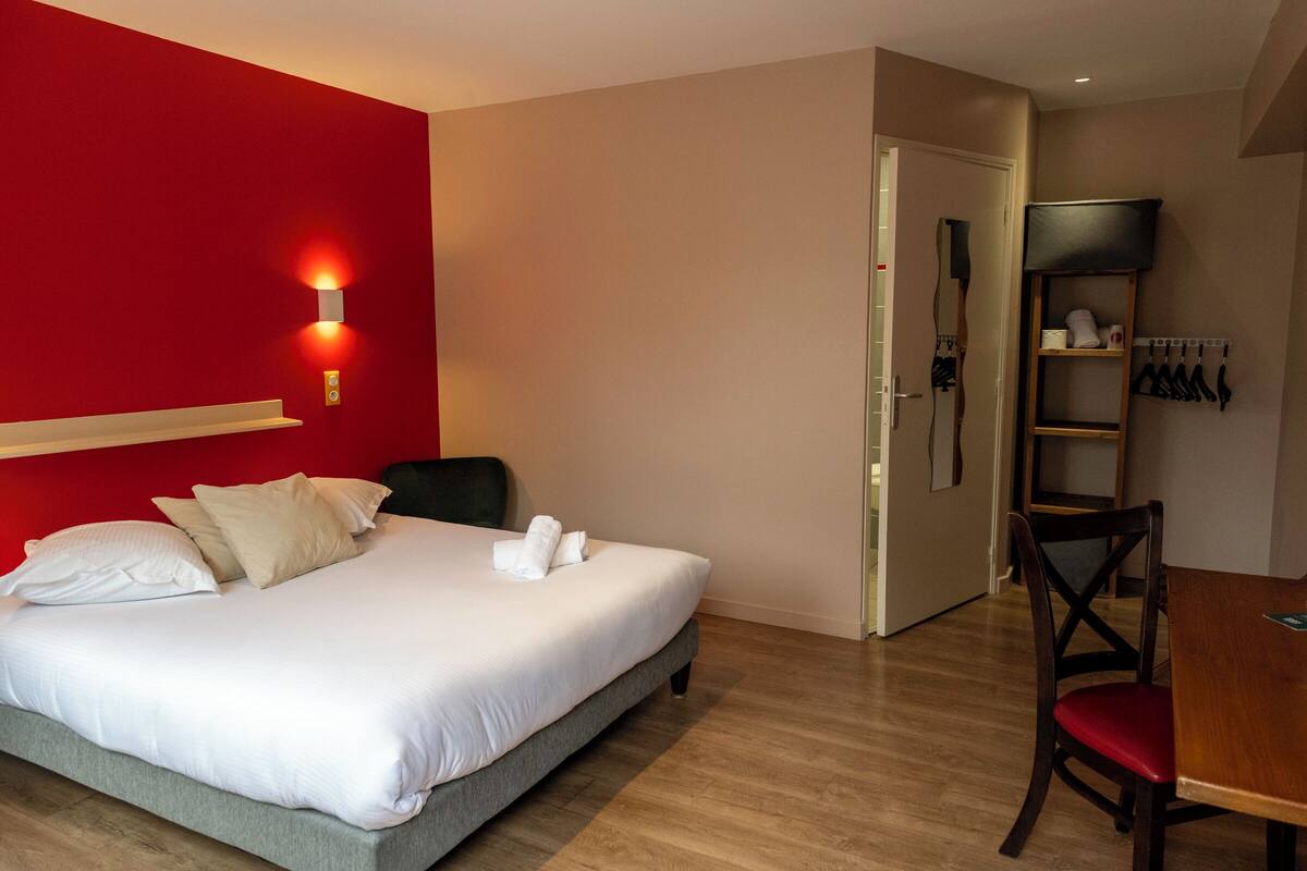 Comfort Double Room, Accessible, Garden Area | Desk, soundproofing, iron/ironing board (on request), free WiFi