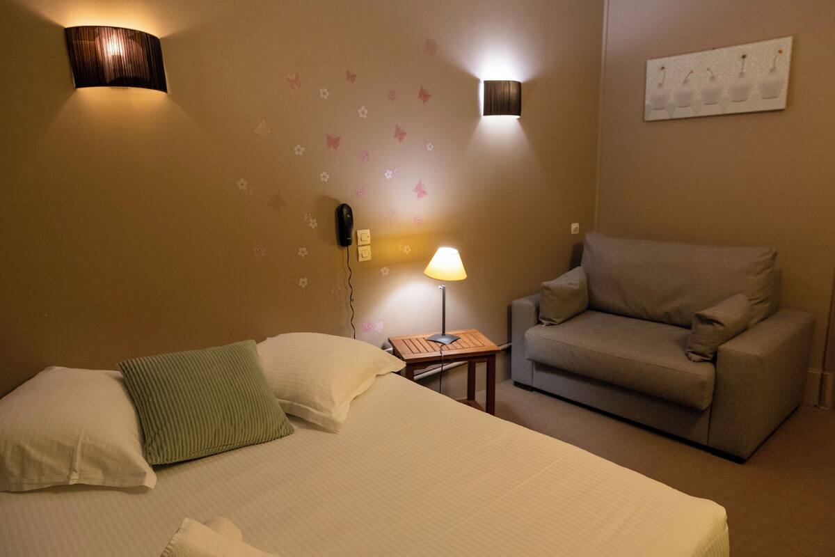 Comfort Triple Room | Desk, soundproofing, iron/ironing board (on request), free WiFi