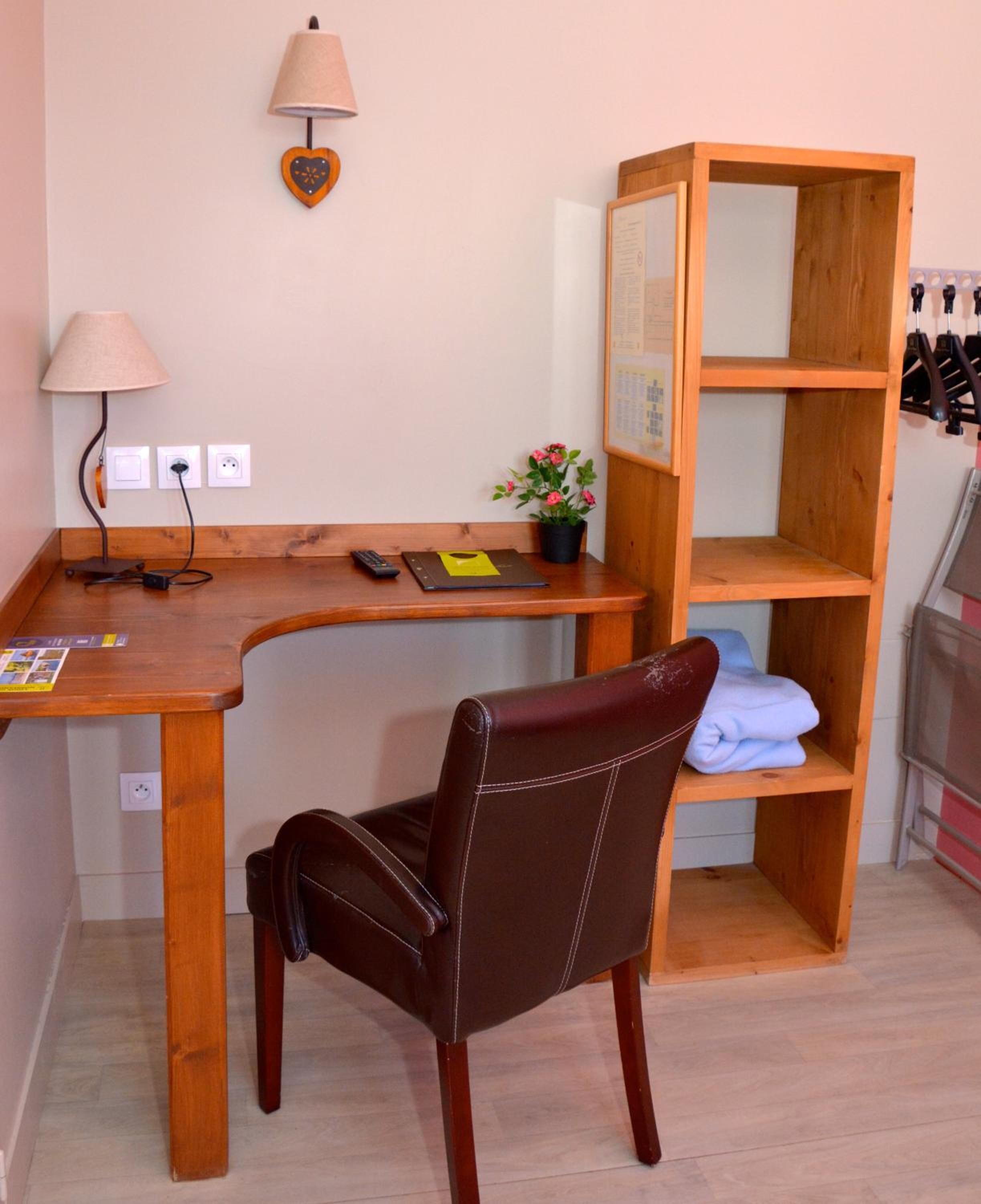 standard double room | individually decorated, individually furnished, desk, soundproofing