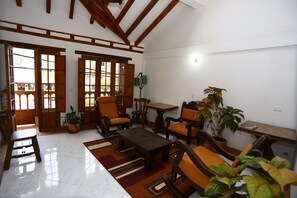 32-inch LCD TV with satellite channels, TV - Hotel Casa Cantabria (Villa de Leyva)