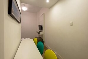 Traditional Apartment | Room amenity