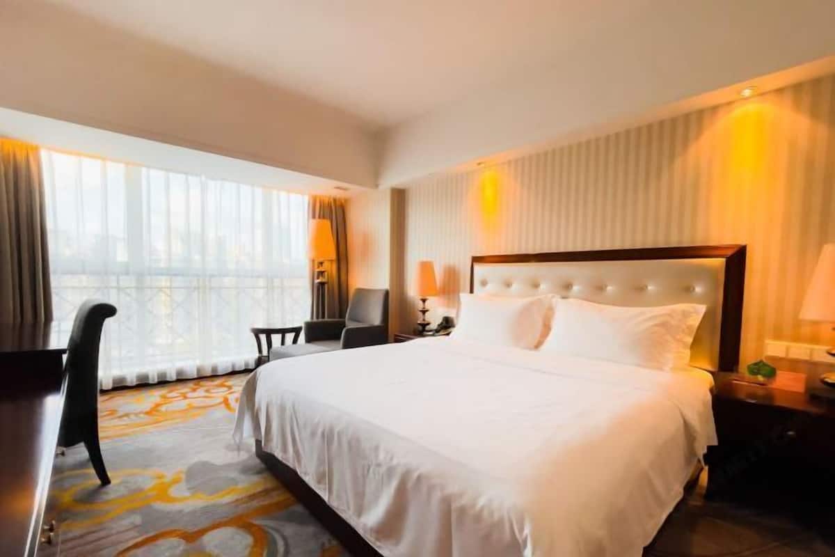 Minibar, escritorio, cortinas blackout y wifi gratis
