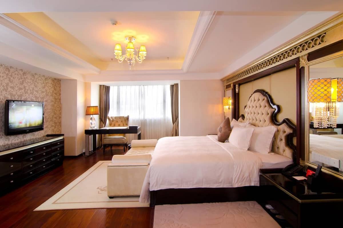 Minibar, escritorio, cortinas blackout y wifi gratis
