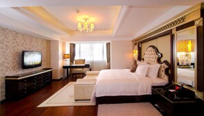 Minibar, escritorio, cortinas blackout y wifi gratis
